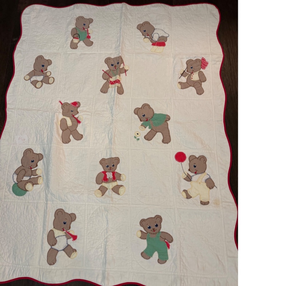 Vintage Handmade Teddy Bear Applique Baby Quilt Scalloped Red Border 42x52